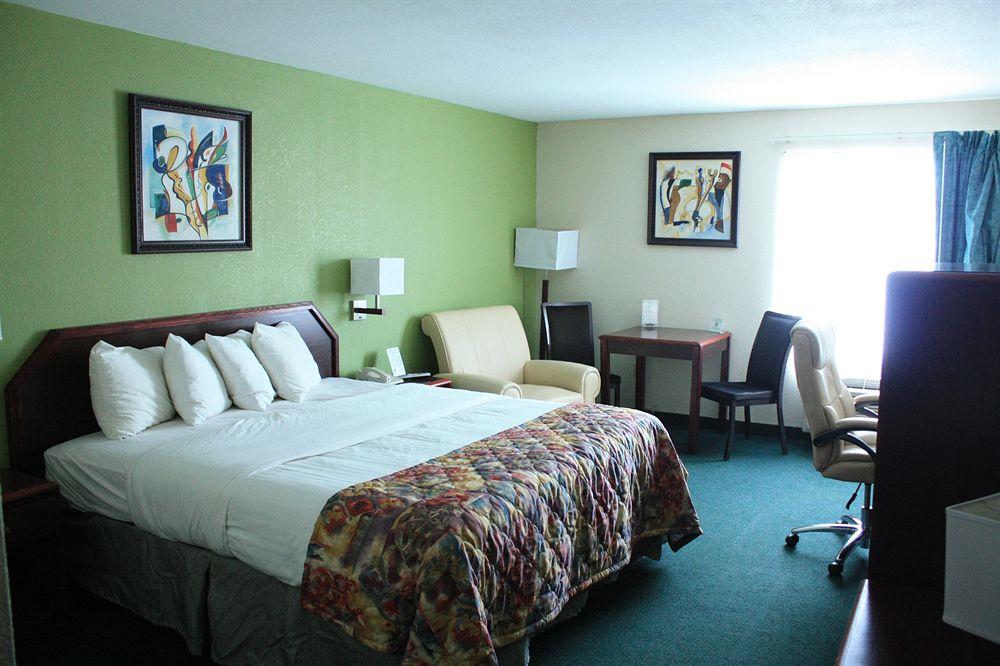 Super 8 By Wyndham Somerset Bagian luar foto