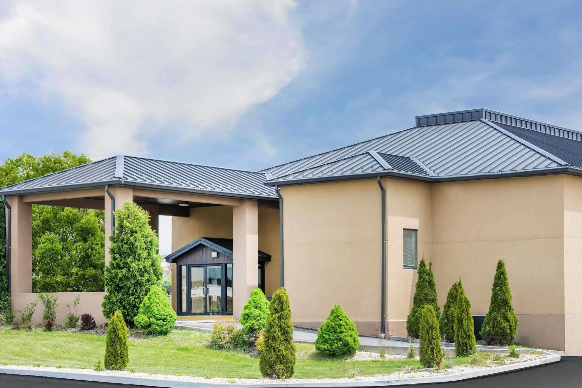 Super 8 By Wyndham Somerset Bagian luar foto