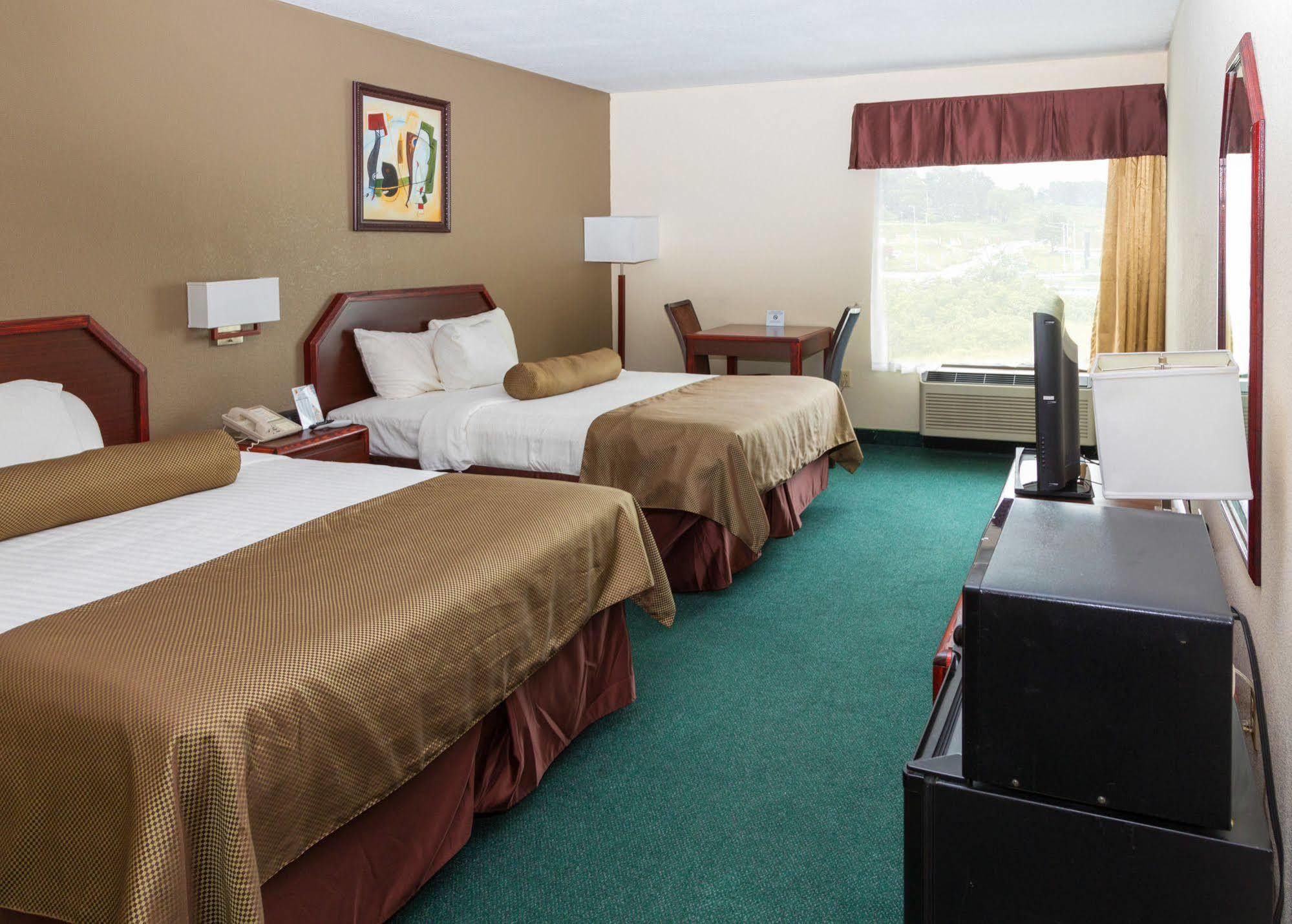 Super 8 By Wyndham Somerset Bagian luar foto