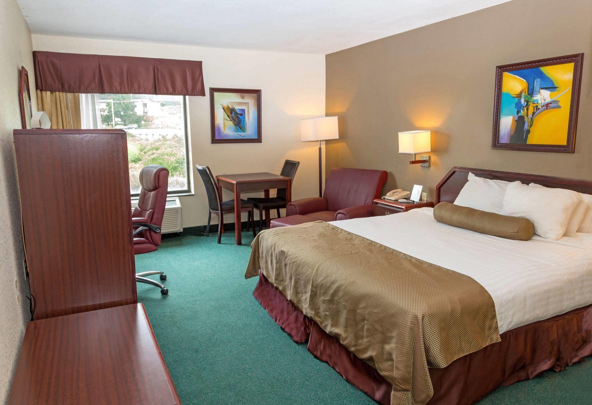 Super 8 By Wyndham Somerset Bagian luar foto