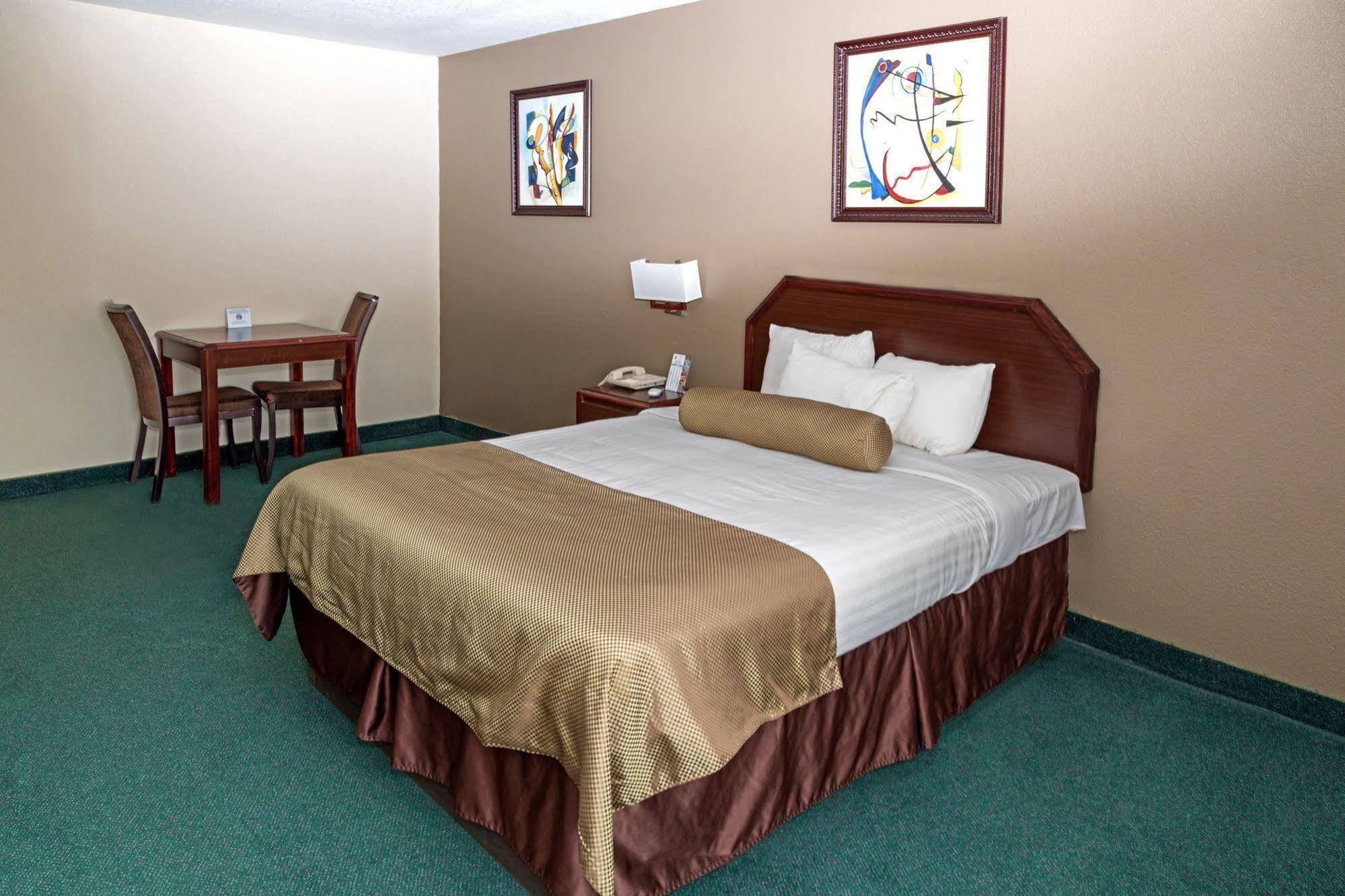 Super 8 By Wyndham Somerset Bagian luar foto