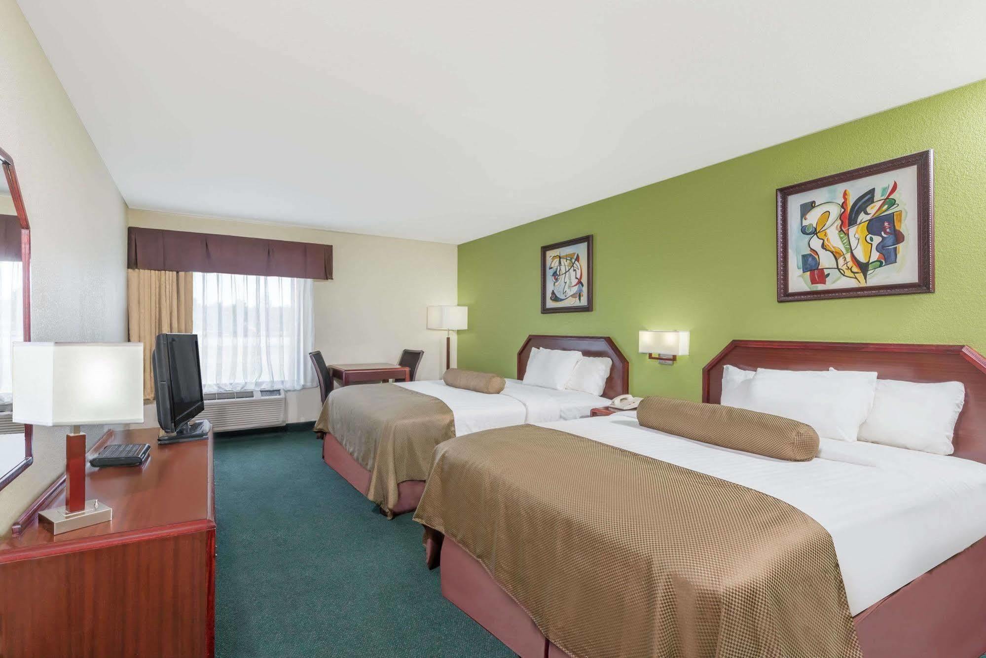 Super 8 By Wyndham Somerset Bagian luar foto