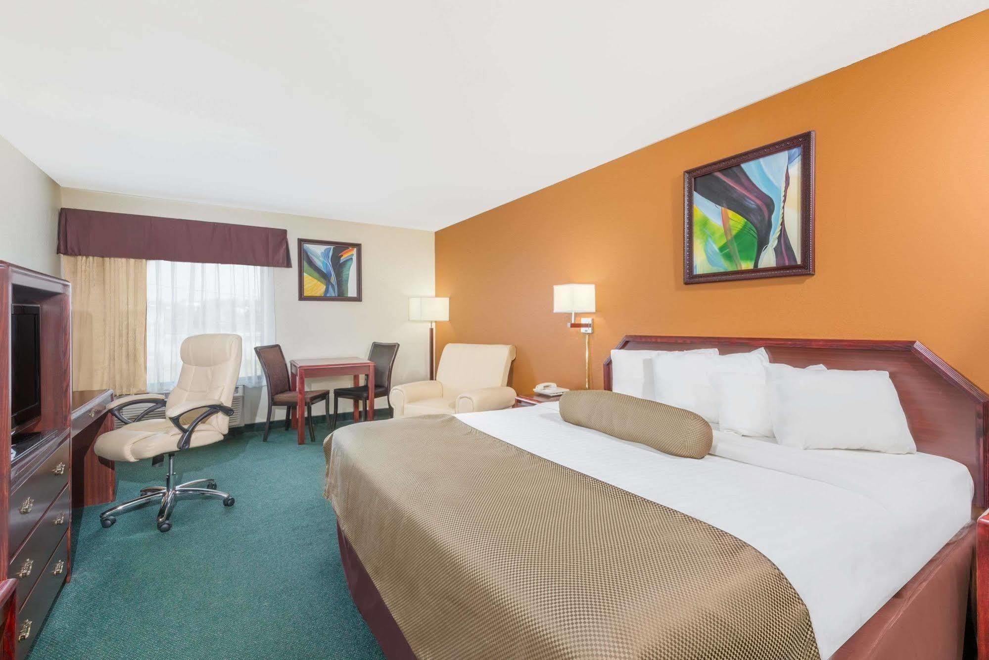 Super 8 By Wyndham Somerset Bagian luar foto