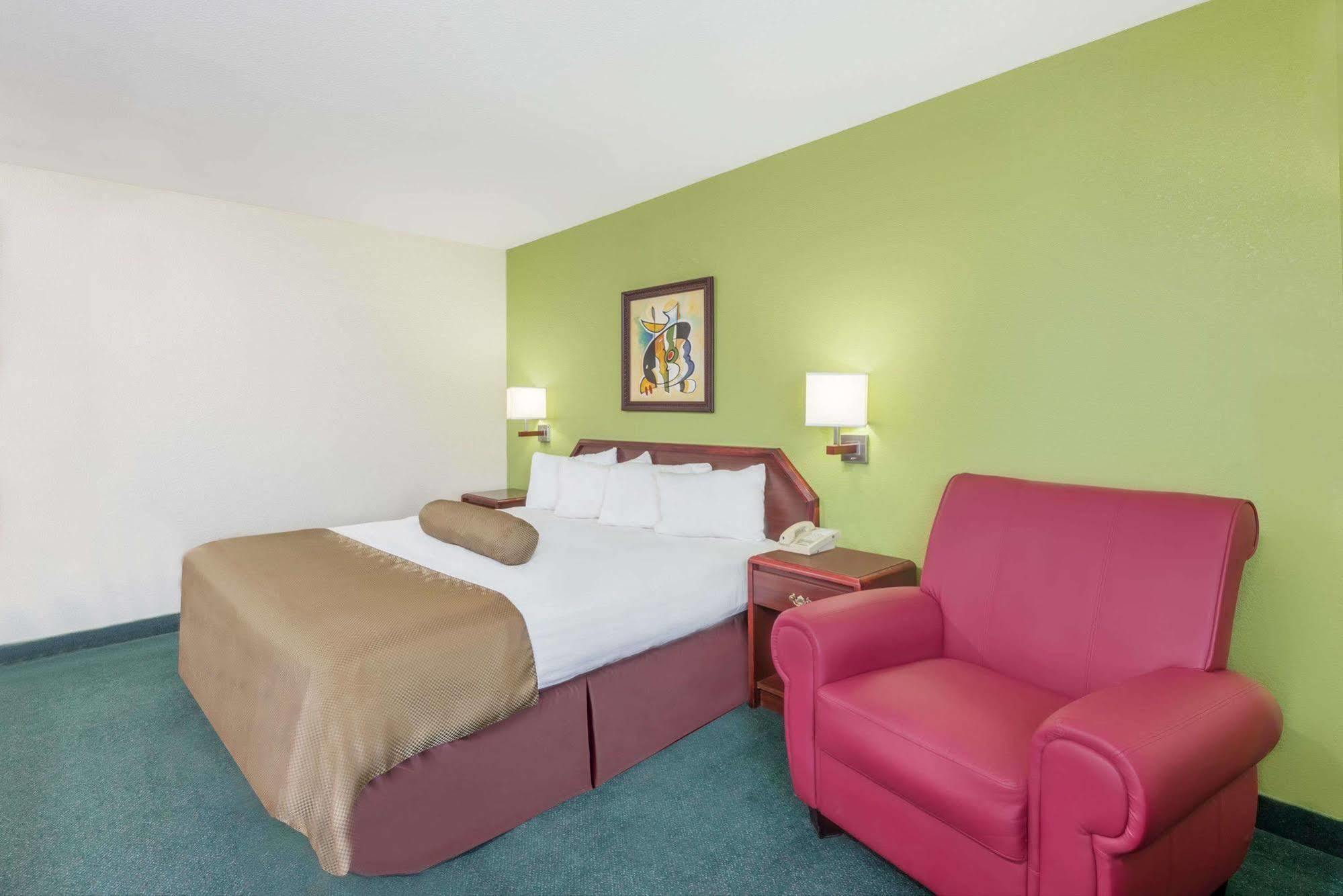 Super 8 By Wyndham Somerset Bagian luar foto