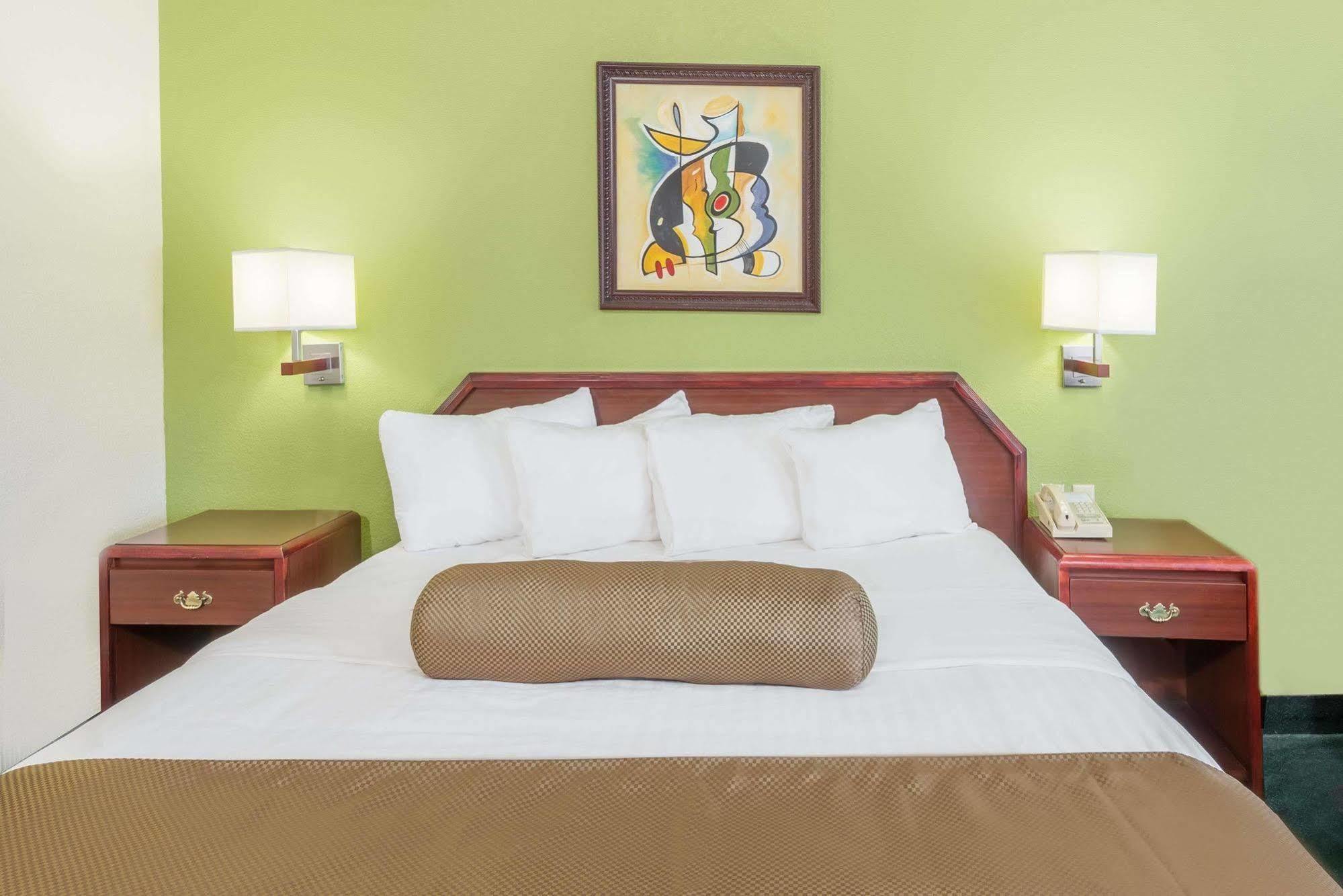 Super 8 By Wyndham Somerset Bagian luar foto