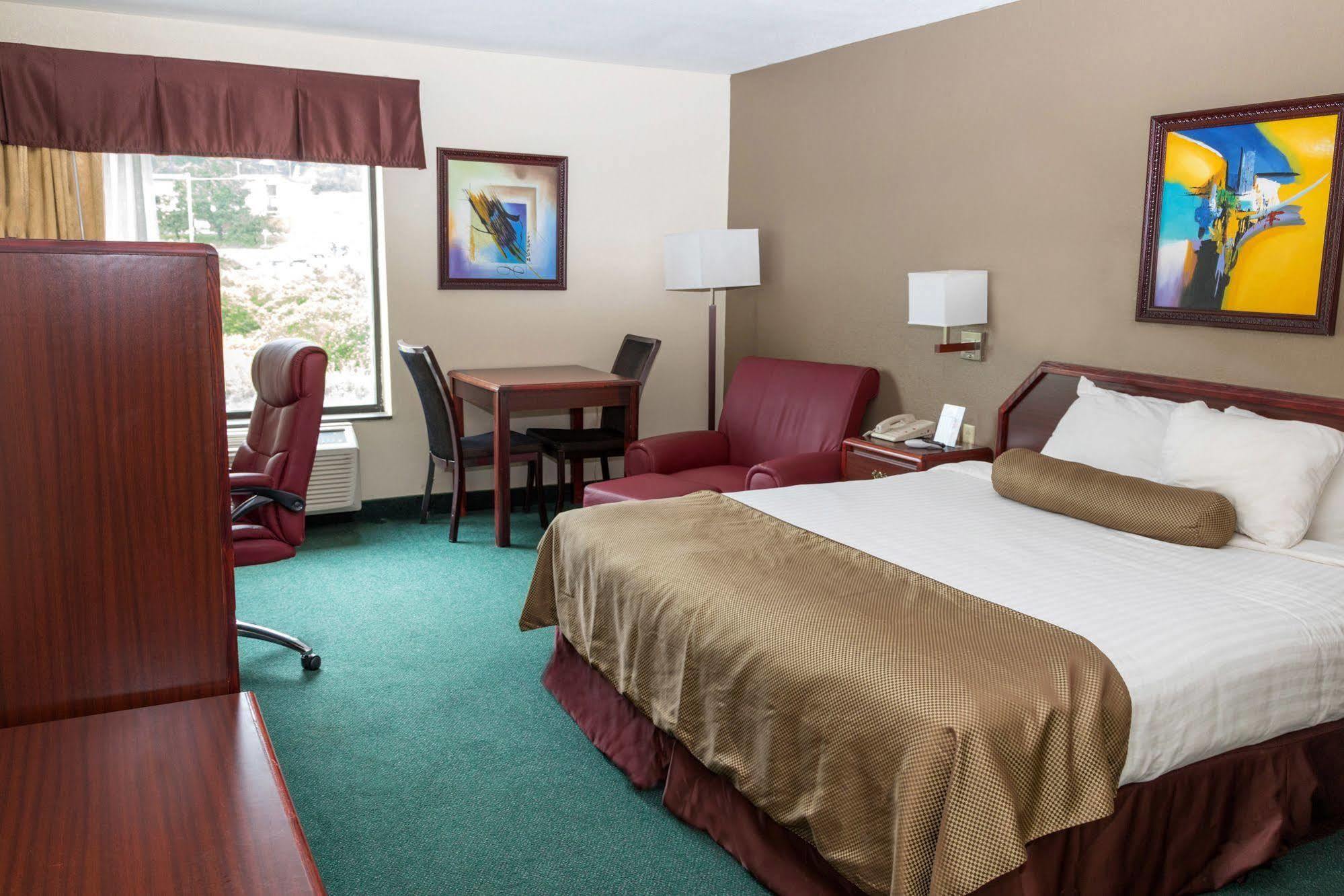 Super 8 By Wyndham Somerset Bagian luar foto
