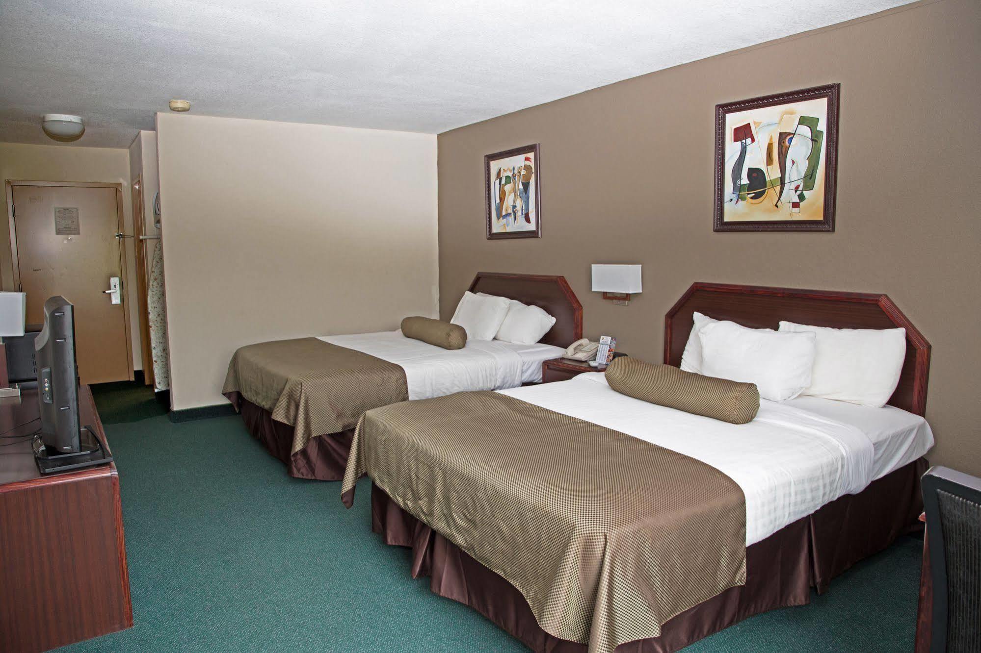 Super 8 By Wyndham Somerset Bagian luar foto